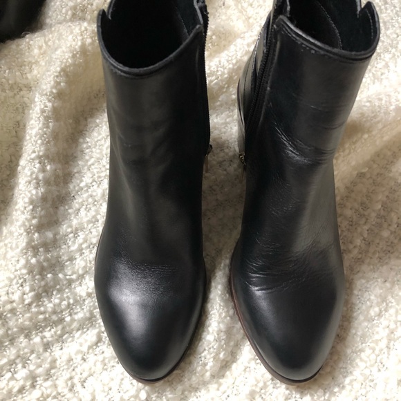 ✨SOLD✨🍃Sam Edelman🍃 Black leather ankle bootie - Picture 2 of 5